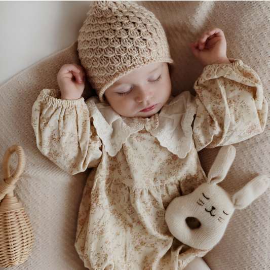 LaceWhimsy – Floral-Strampler aus Cord mit Blütenkragen für Baby-Mädchen